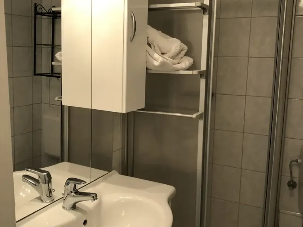 Schöne Teil-Möbilierte Wohnung in zentraler Lage