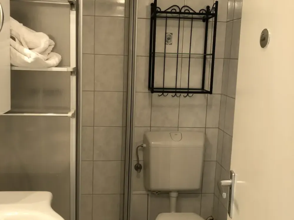 Schöne Teil-Möbilierte Wohnung in zentraler Lage