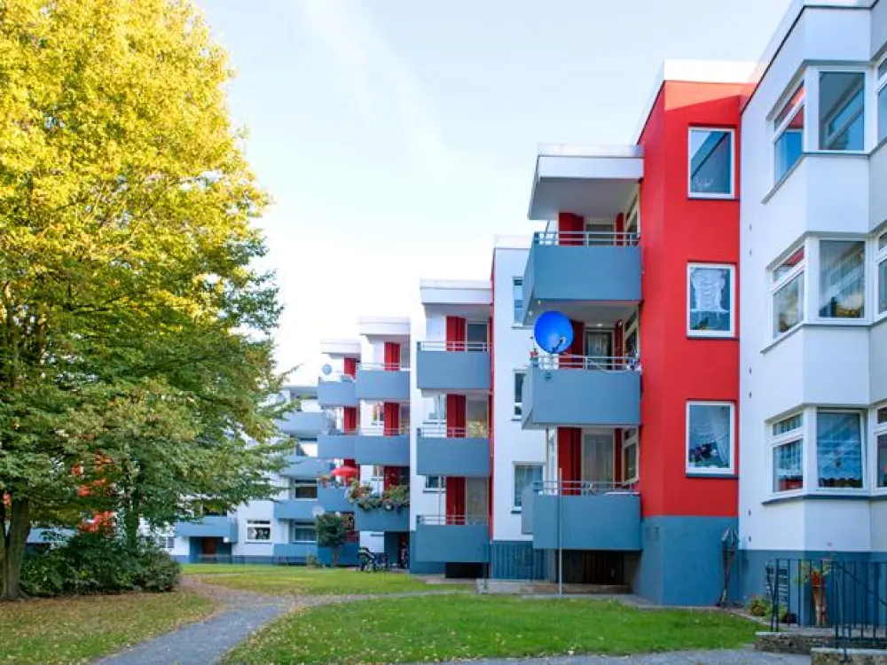 Helle, freundliche Wohnung mit Laminatboden und Tapeten. (WBS erforderlich)