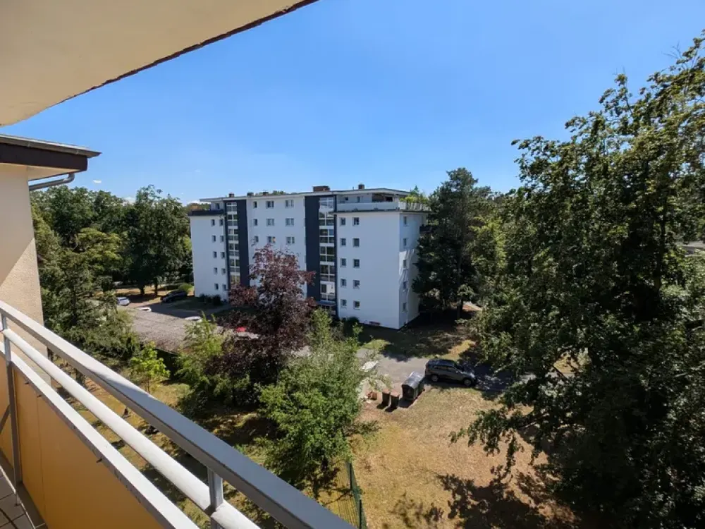 Frisch sanierte 3-Zimmer-Wohnung mit großem Sonnenbalkon in Neu-Isenburg