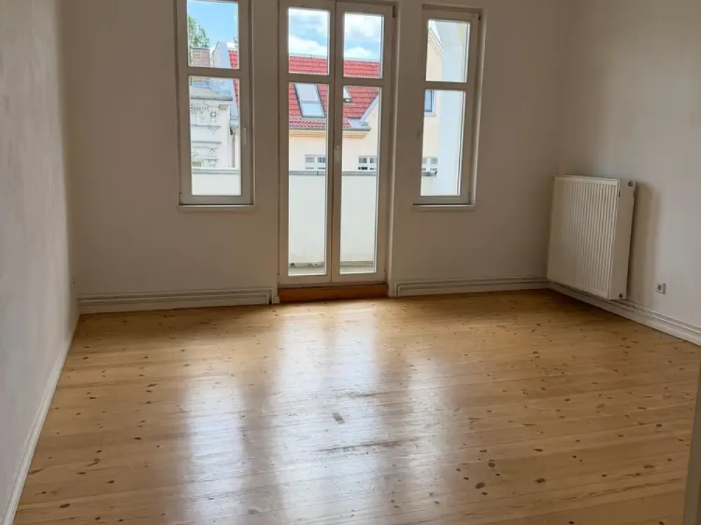 Teilgewerbliche Nutzung: Zentral gelegene 4-Zimmer-Wohnung in Lichtenberg