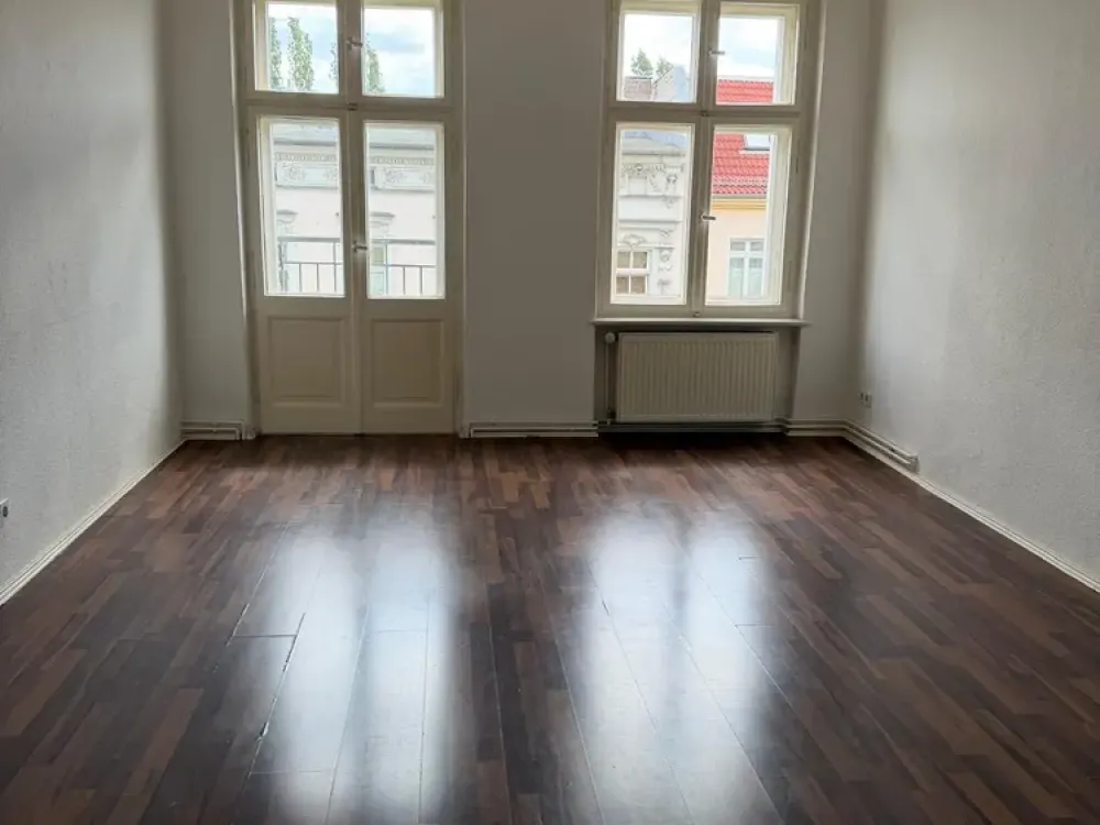 Teilgewerbliche Nutzung: Zentral gelegene 4-Zimmer-Wohnung in Lichtenberg
