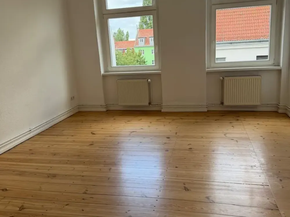 Teilgewerbliche Nutzung: Zentral gelegene 4-Zimmer-Wohnung in Lichtenberg