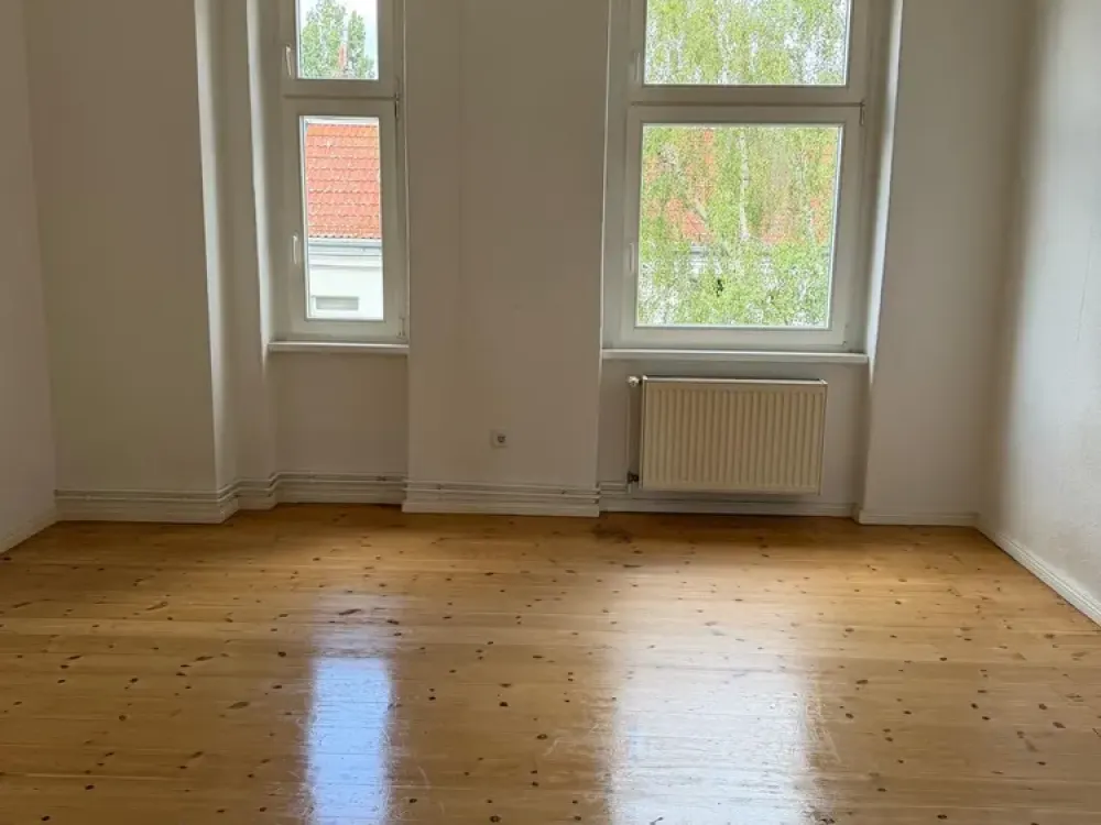 Teilgewerbliche Nutzung: Zentral gelegene 4-Zimmer-Wohnung in Lichtenberg
