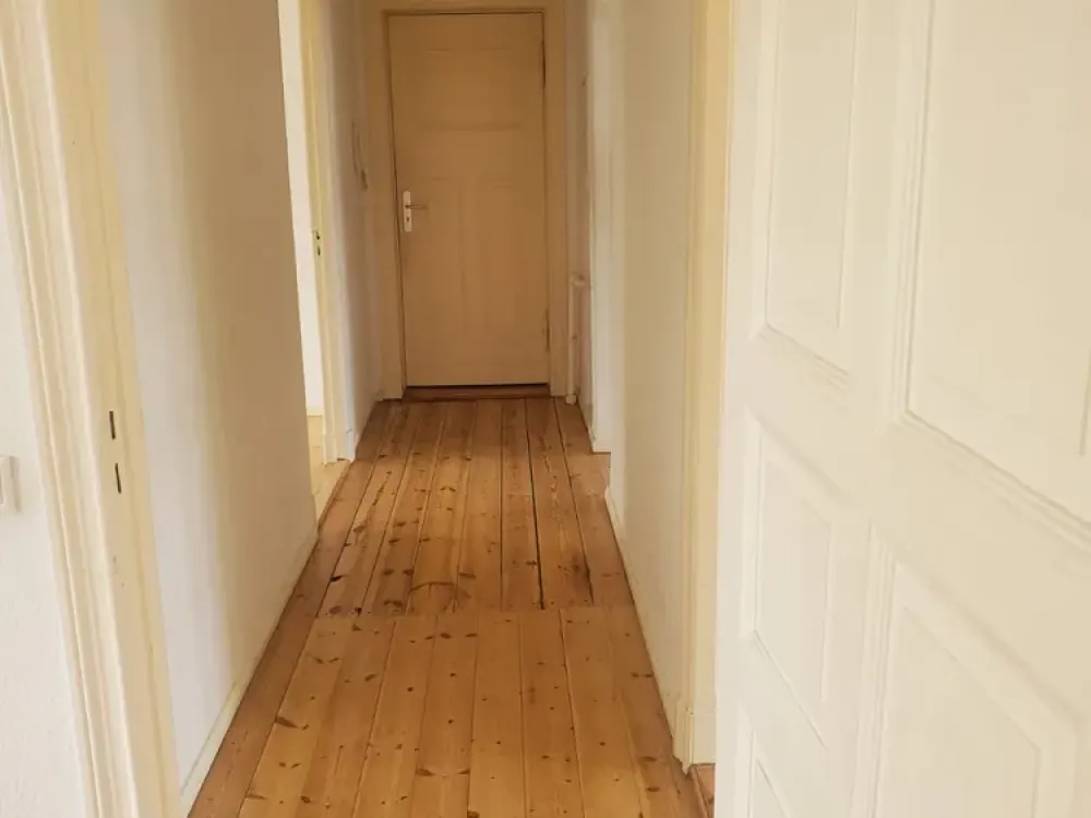 Teilgewerbliche Nutzung: Zentral gelegene 4-Zimmer-Wohnung in Lichtenberg