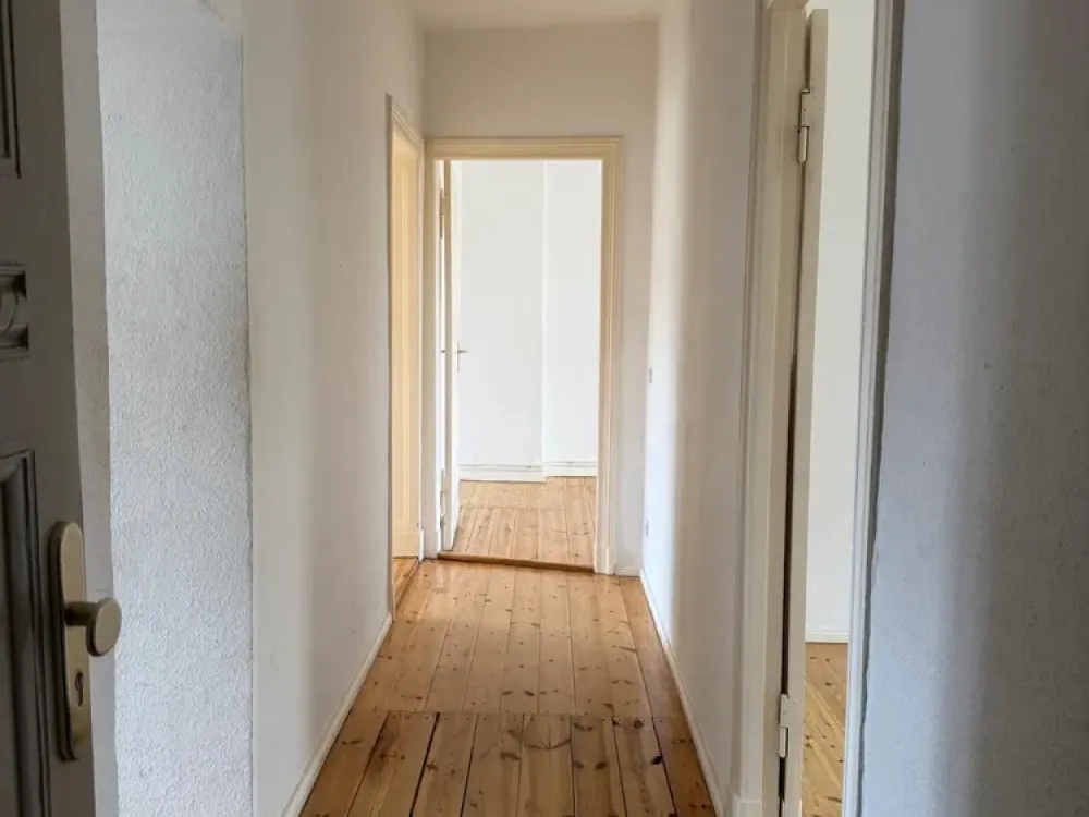 Teilgewerbliche Nutzung: Zentral gelegene 4-Zimmer-Wohnung in Lichtenberg