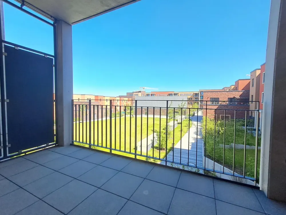 Bright 2-Room Apartment with 2 Balconies - Move In and Feel at Home!