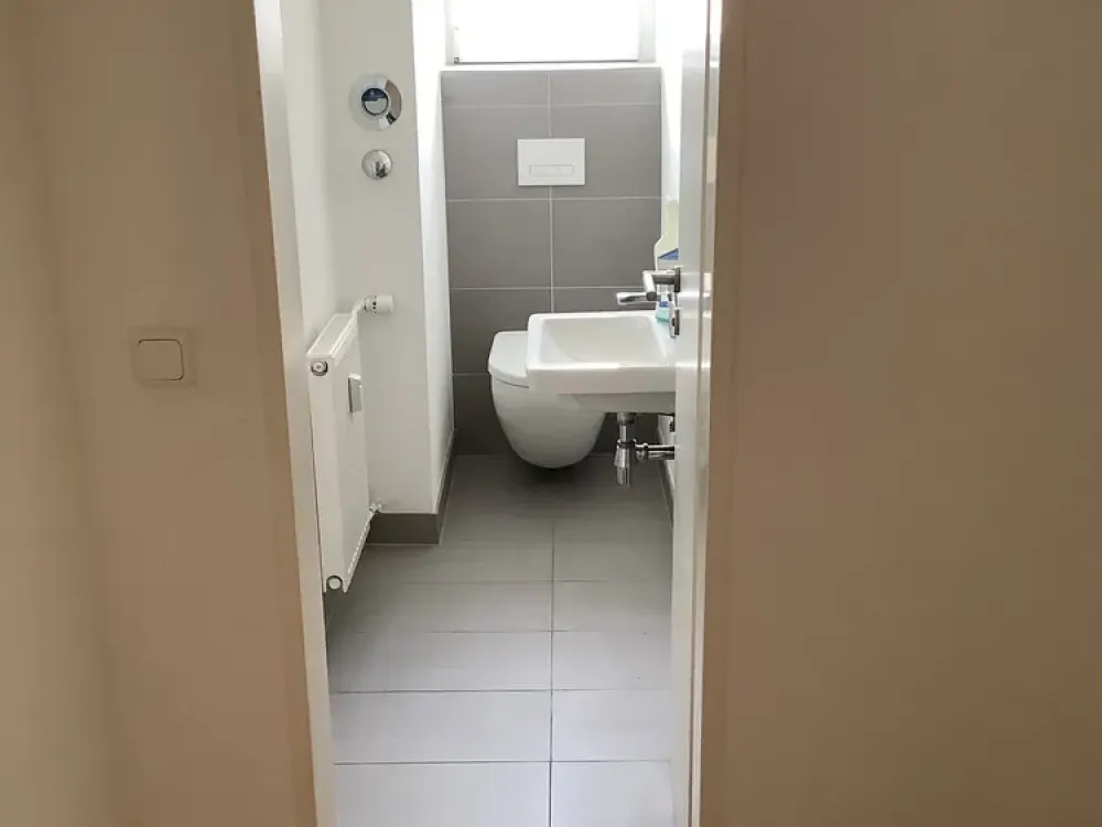 Stylish 4-Room Apartment with Fitted Kitchen, Daylight Bathroom and Balcony
