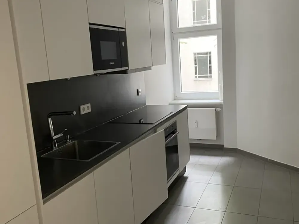 Neuwertige 2-Zimmer-Wohnung mit Einbauküche