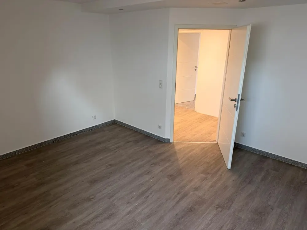 3 Zimmer mit Wohnküche, Diele, Bad, 75qm, EG, Völklingen,