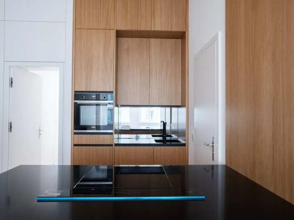Berlin-Mitte, großzügiges Raumgefühl, hohe Decken und Fischgrätparkett