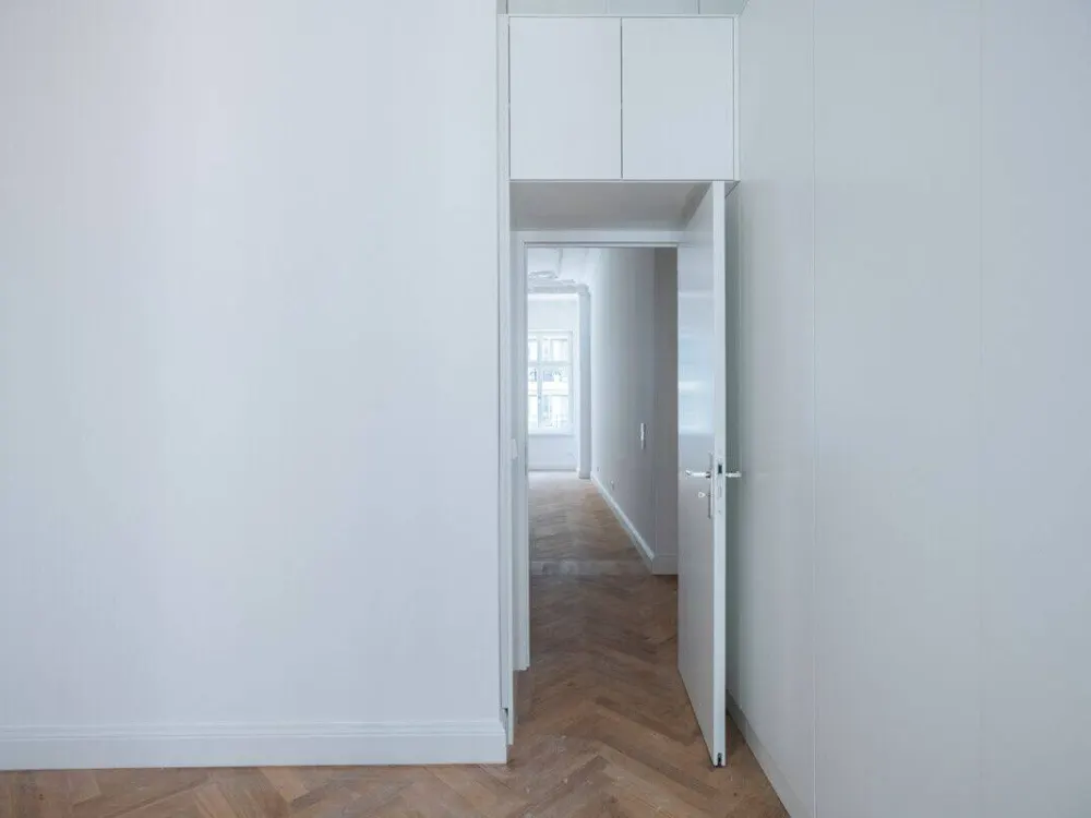Berlin-Mitte, großzügiges Raumgefühl, hohe Decken und Fischgrätparkett