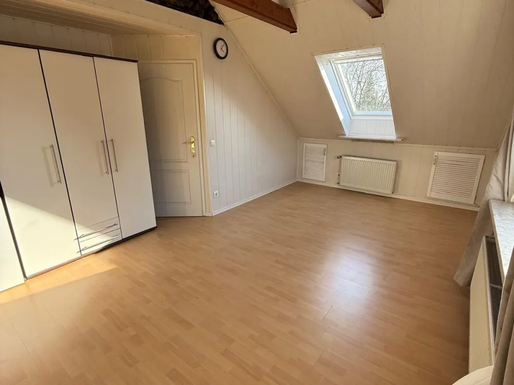 Central Location: 2-Room Granny Flat with Parking and Garden