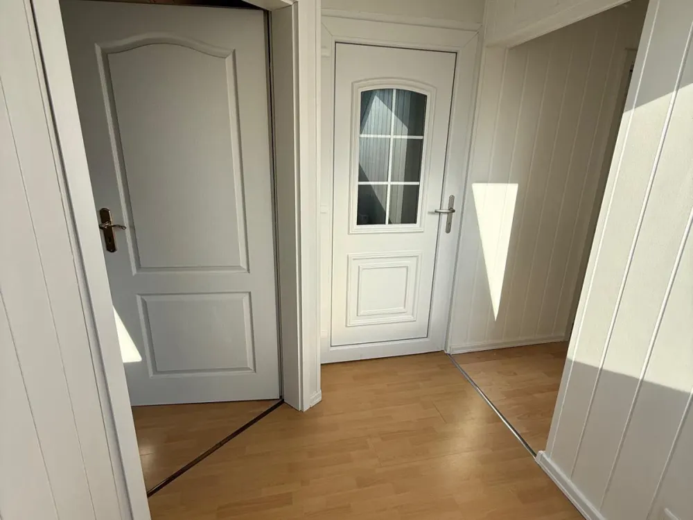 Central Location: 2-Room Granny Flat with Parking and Garden
