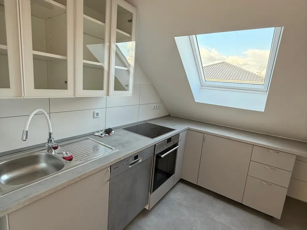 Central Location: 2-Room Granny Flat with Parking and Garden