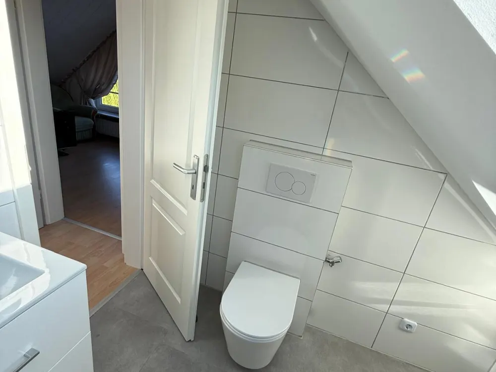 Central Location: 2-Room Granny Flat with Parking and Garden