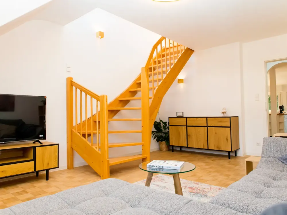 charmante 2,5-Zimmer Maisonette-Wohnung möbliert / unmöbliert
