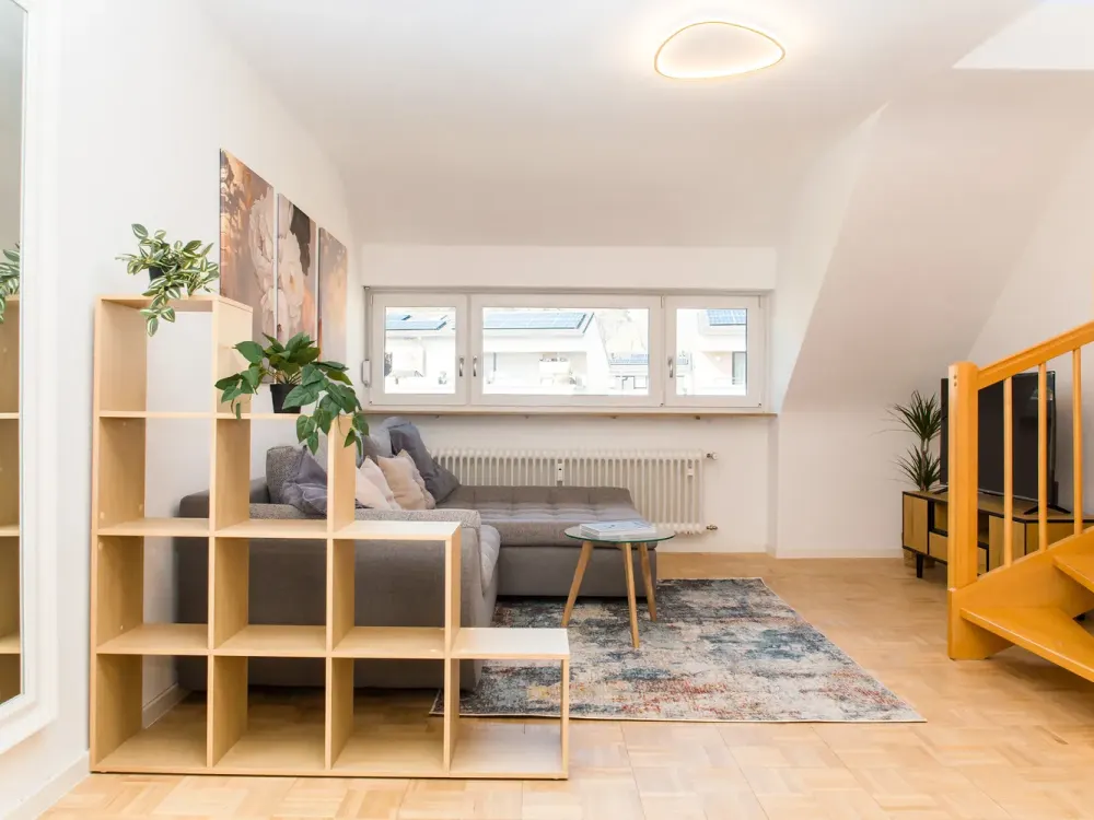 charmante 2,5-Zimmer Maisonette-Wohnung möbliert / unmöbliert