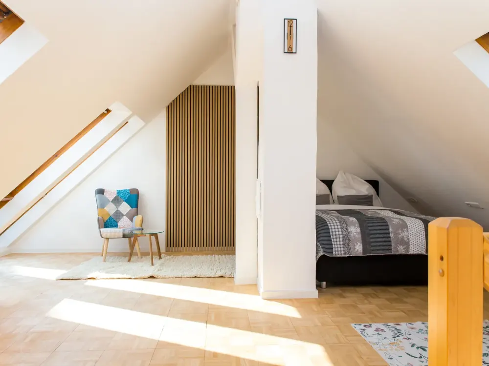 charmante 2,5-Zimmer Maisonette-Wohnung möbliert / unmöbliert