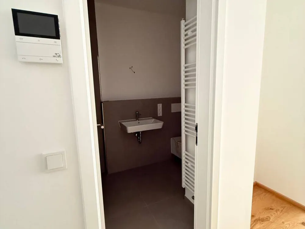 Erstbezug: Großzügige 2.5- Zimmer-Wohnung mit Balkon und zwei Bädern in begehrter Lage von Obermenzing