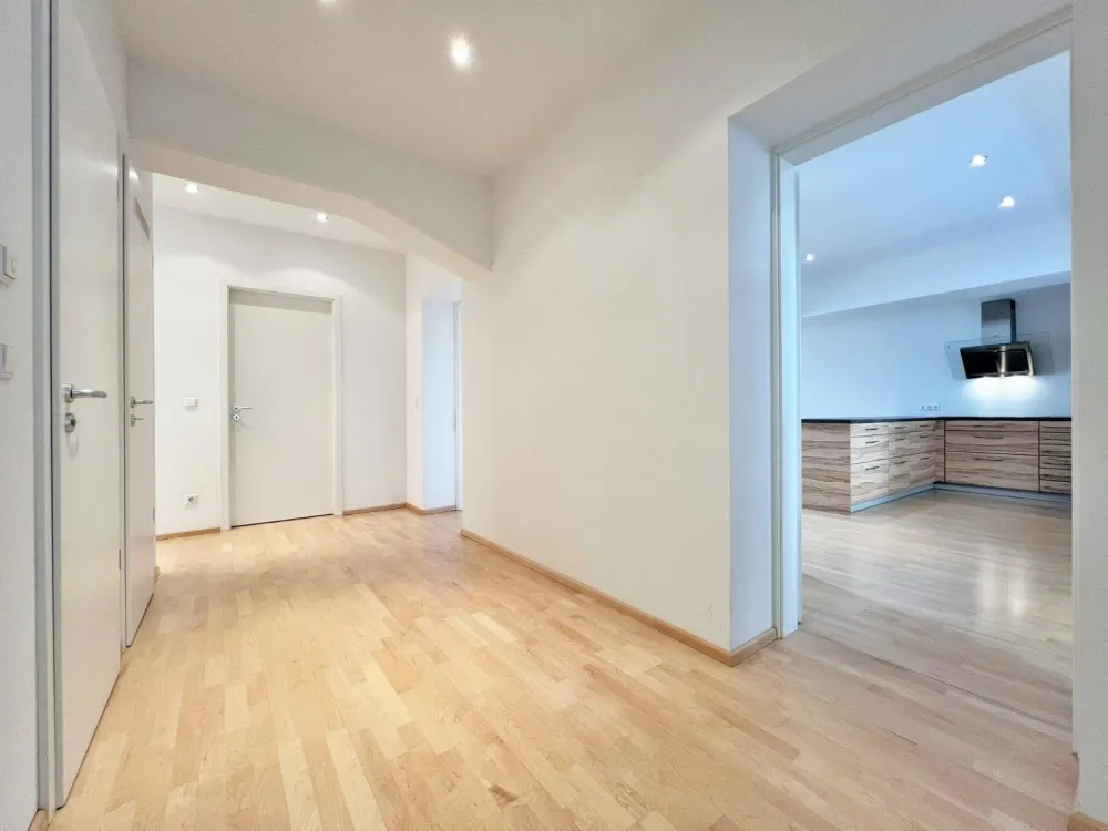 Zeit für das Wesentliche: Sonnige Loft-Wohnung mit gehobener Ausstattung in zentraler, ruhiger Innenhoflage! Kurze Wege zu Deinen Zielen!