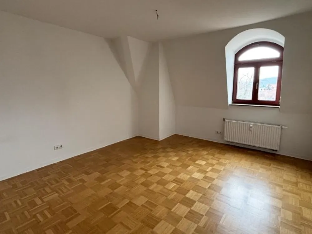 Pirna. Altstadt. Sofort bezugsfrei: 3-Zi.-DG-Wohnung mit Parkett & Wanne