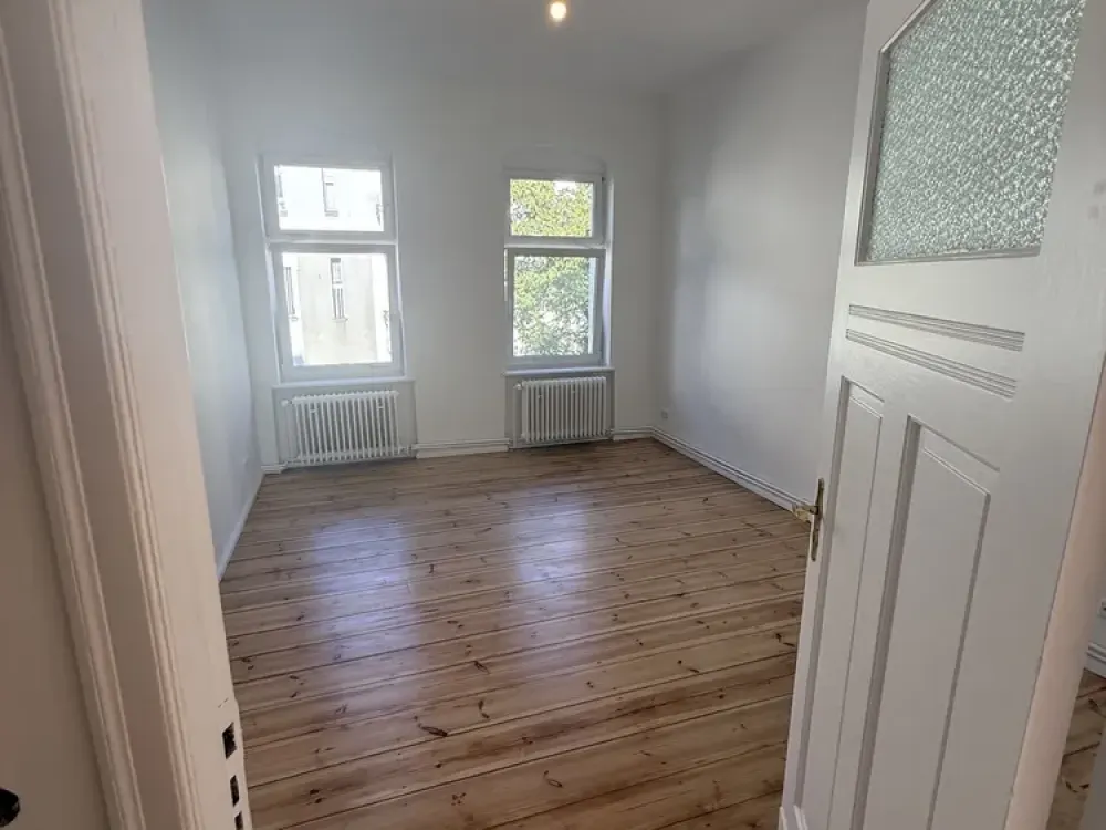 Erstbezug nach Sanierung: Stilvolle 2-Zimmer-Wohnung mit Echtholzdielen & Tageslichtbad