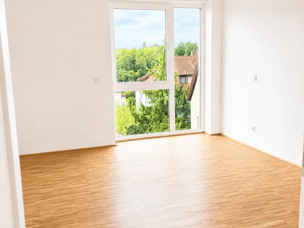 Attractive 2-Room Apartment with Balcony and Fitted Kitchen