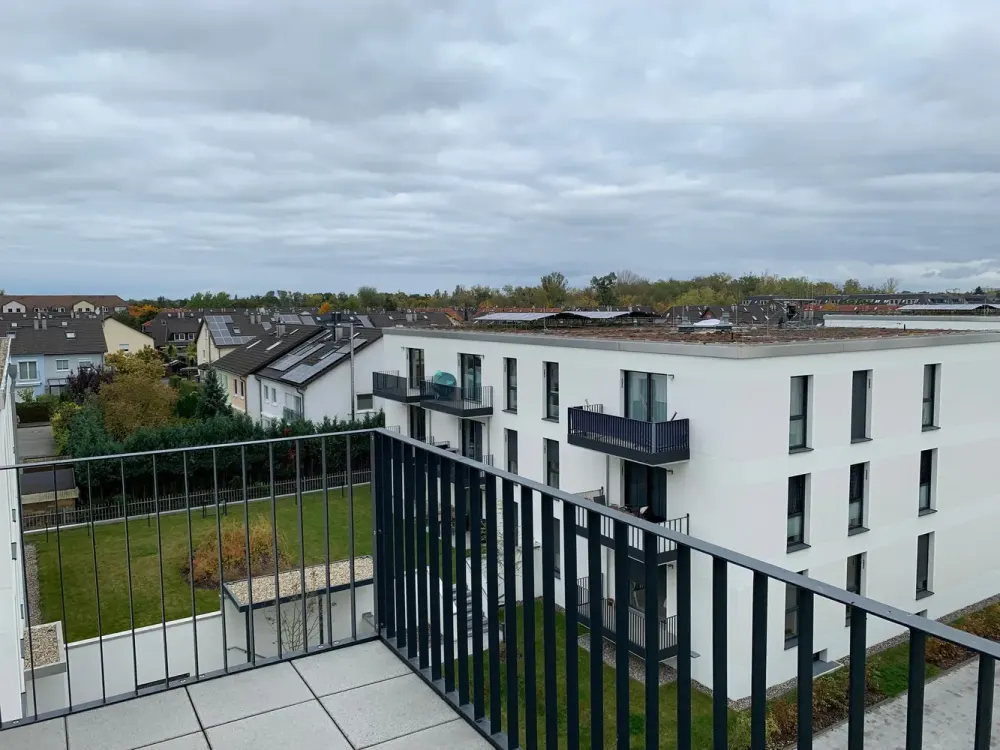 4-Room Apartment with Balcony and Built-in Kitchen