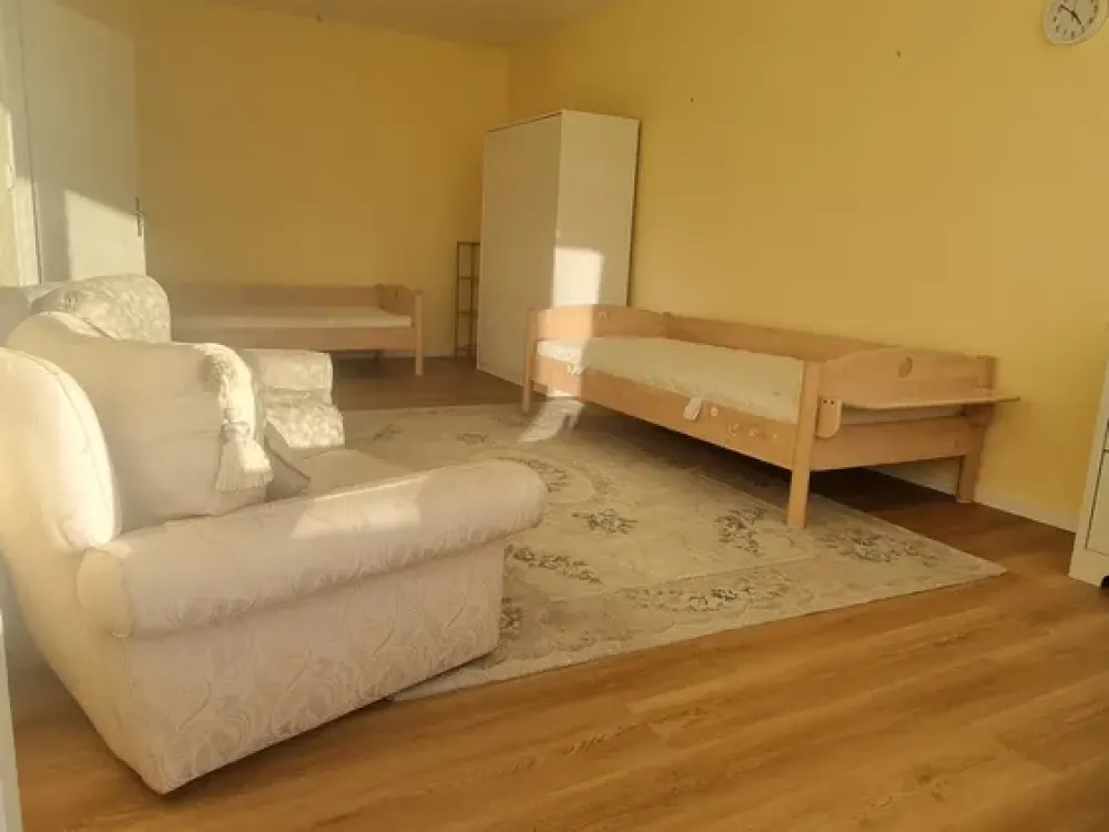 Möblierte 2-Zimmer-Wohneinheit für bis zu 4-5 Personen in Raunheim mit 2 Balkone