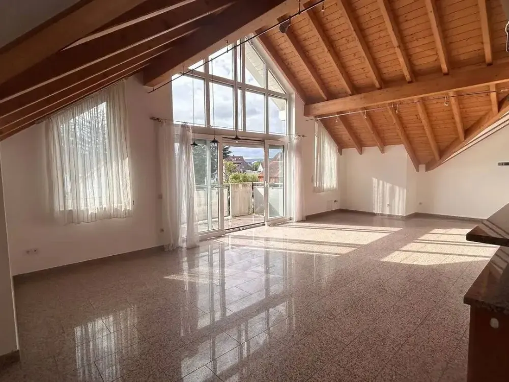 Außergewöhnliche 3-Zimmer Dachgeschosswohnung mit offenem Giebel