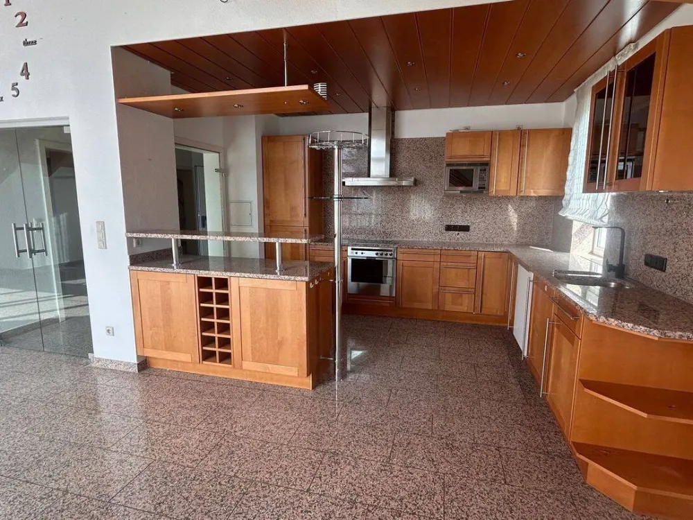 Außergewöhnliche 3-Zimmer Dachgeschosswohnung mit offenem Giebel