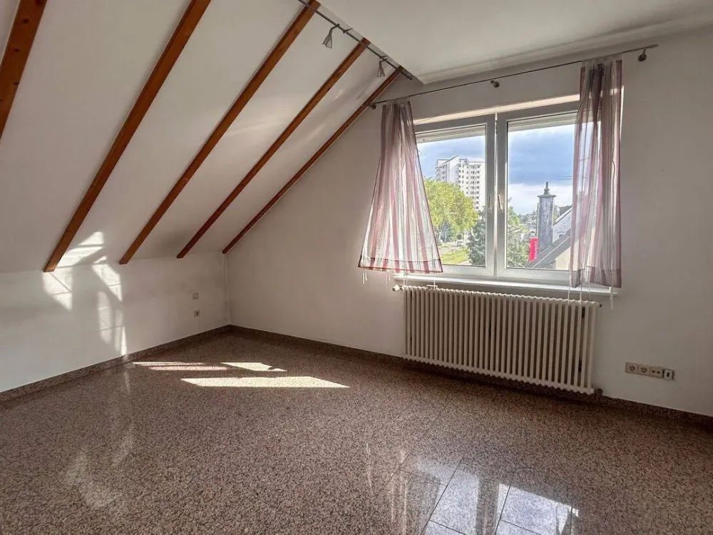 Außergewöhnliche 3-Zimmer Dachgeschosswohnung mit offenem Giebel