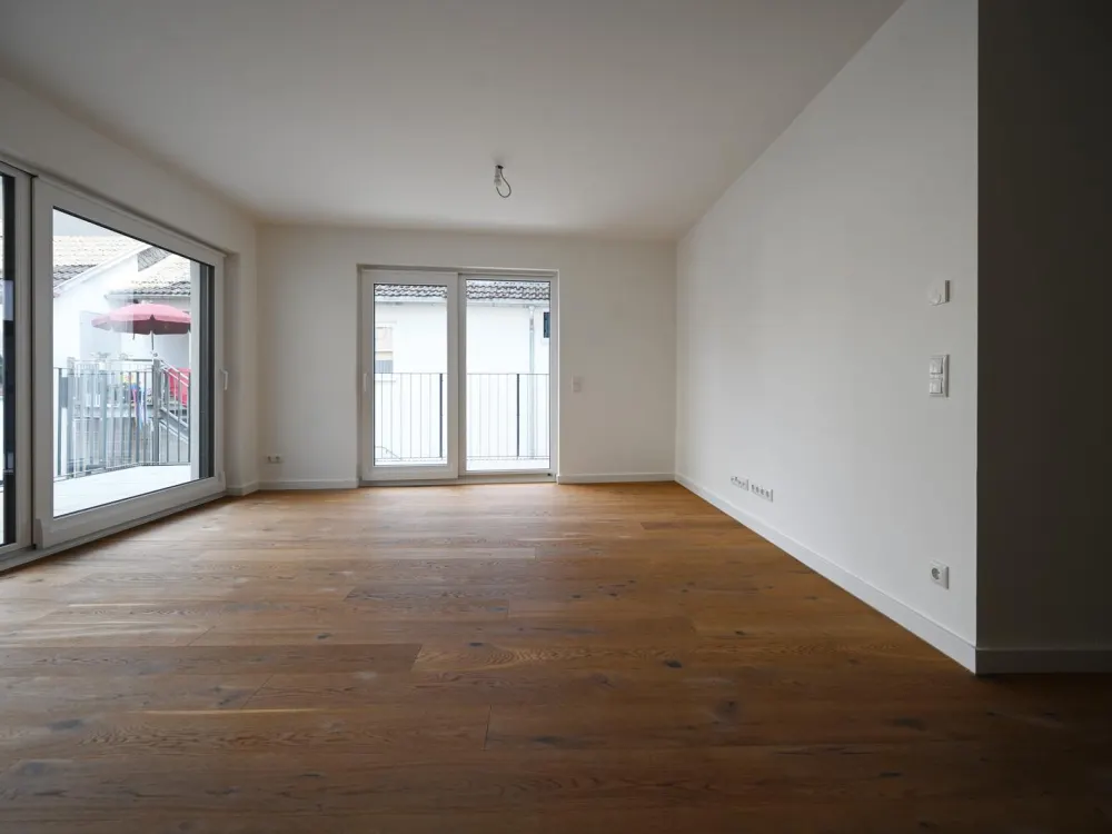 Neubau - Erstbezug geräumige 3 ZKB Balkon + Abstellraum
