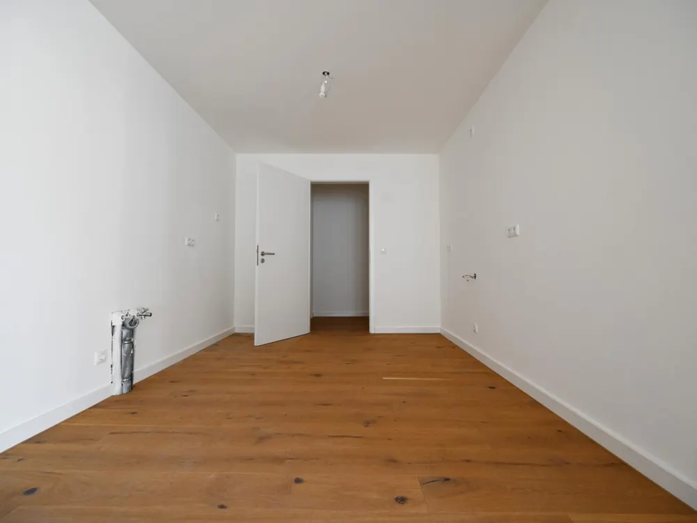 Neubau - Erstbezug geräumige 3 ZKB Balkon + Abstellraum