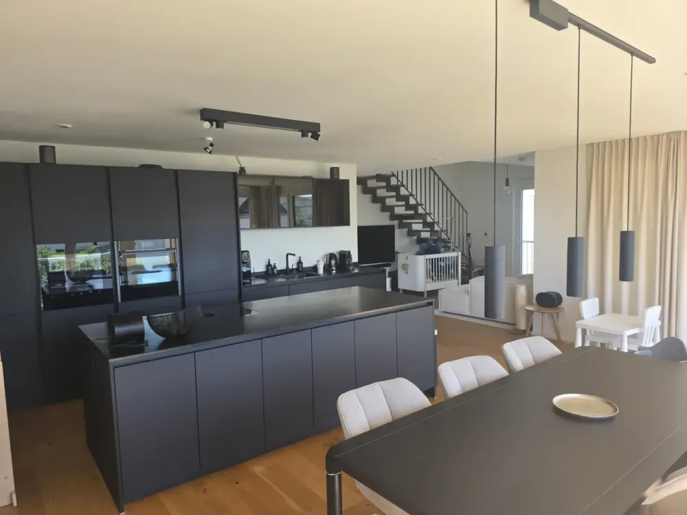 Großzügige 5 Zi. Wohnung! 155qm auf 2 Stockwerken! Dachterasse & Balkon