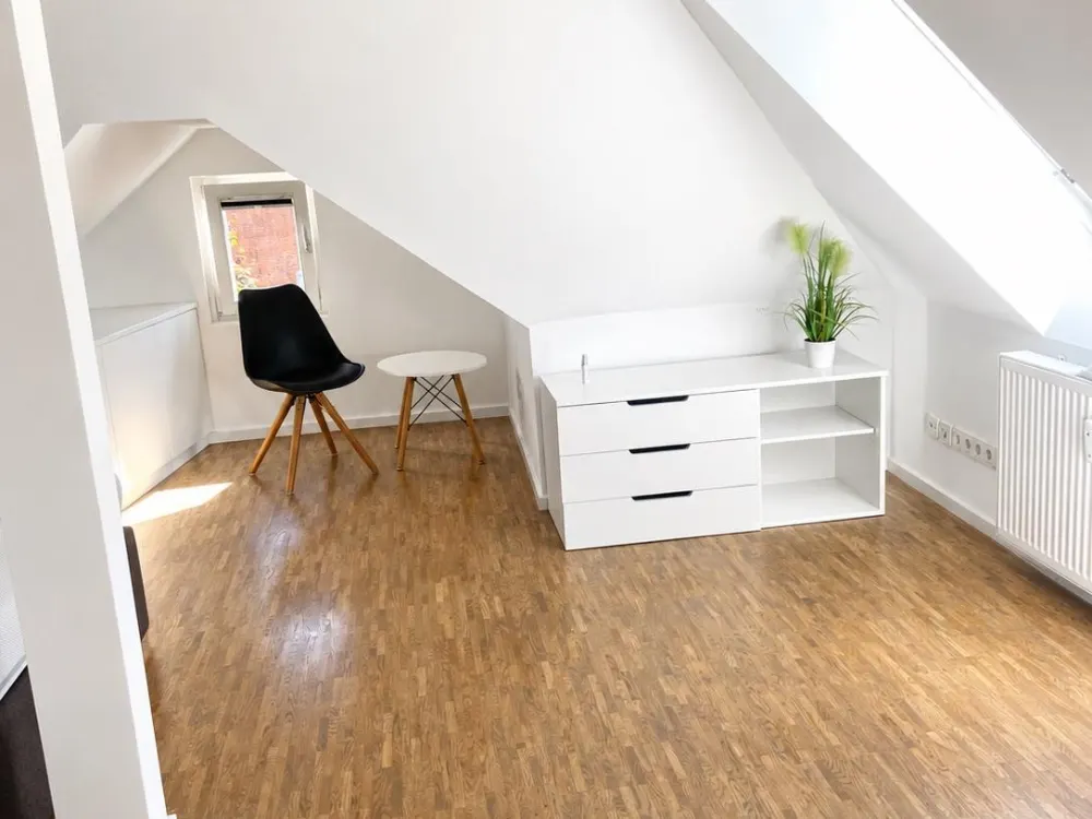 2,5 bis 3,5-Zimmer-Dachgeschosswohnung in Stuttgart