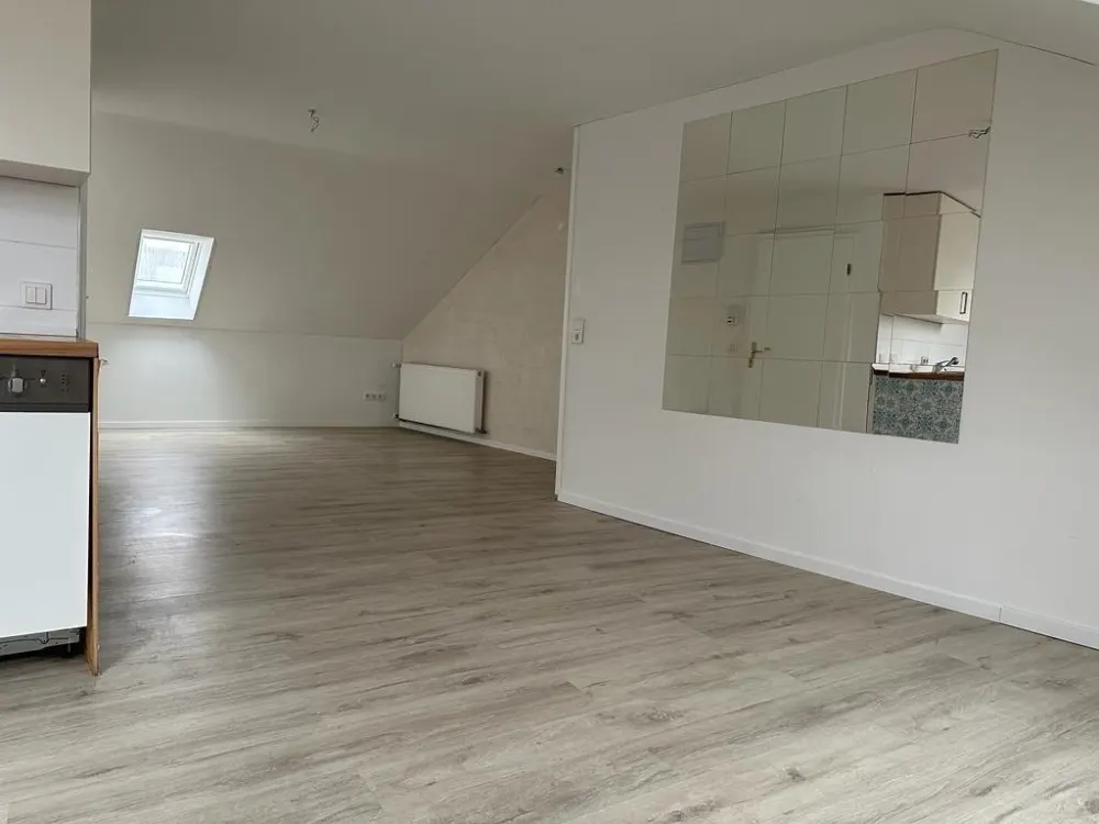 Schöne Dachgeschosswohnung in Bremen-Walle nahe Waller Park