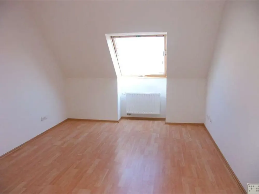Helle Dachgeschosswohnung für Studenten im Leipziger Osten