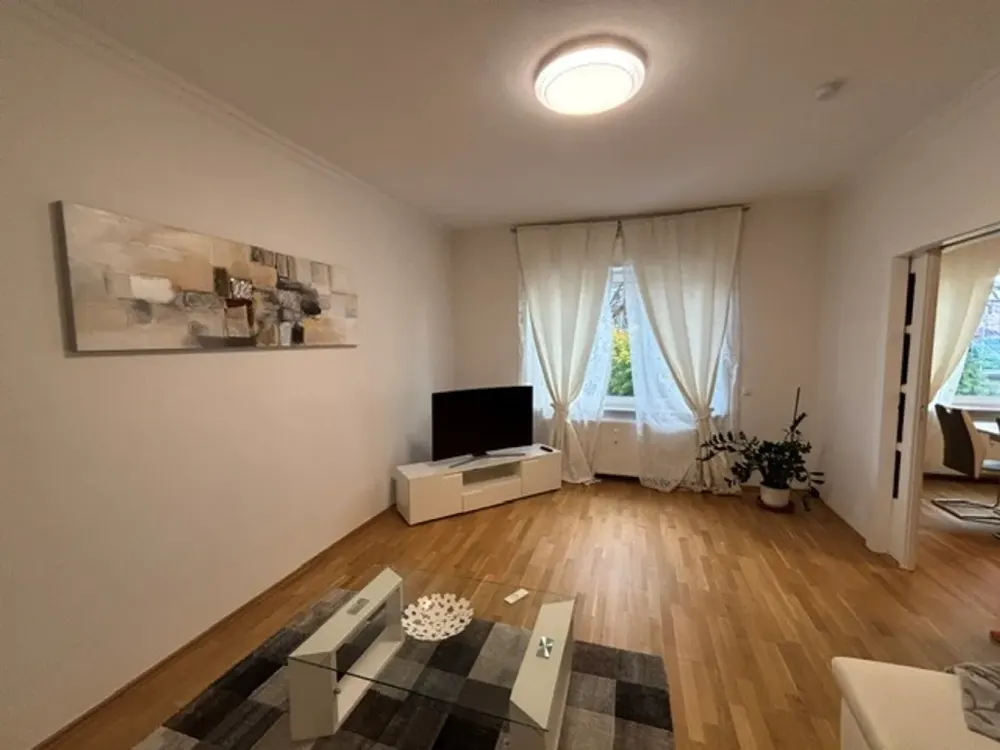 Modern möblierte 3,5 Zimmerwohnung mit Balkon nähe Holzhausenpark