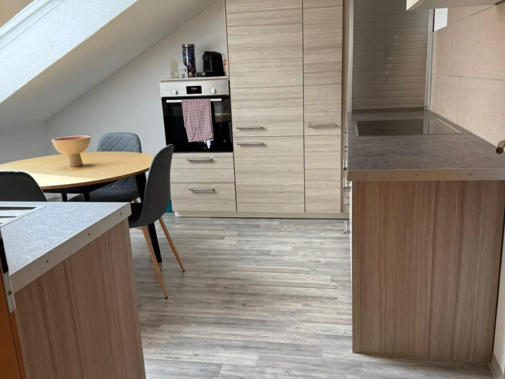Eine 2 Zimmer Dachgeschosswohnung mit seperater Küche