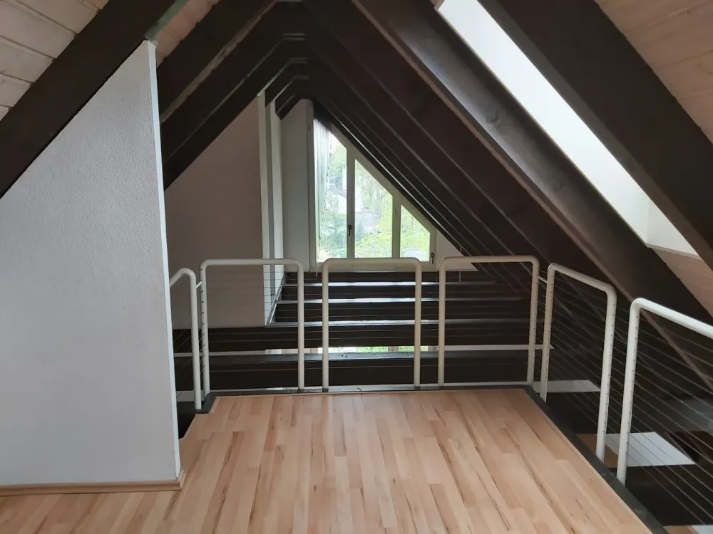 Maisonette mit Galerie, Kamin und Balkon in Rodgau‑Rollwald