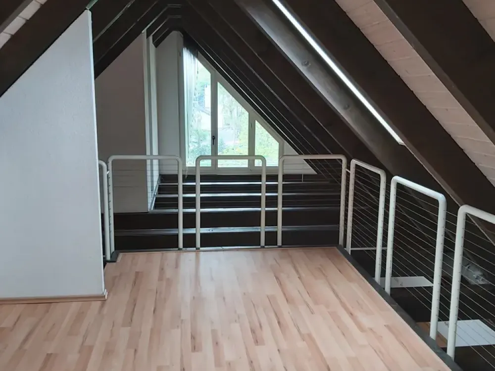 Maisonette mit Galerie, Kamin und Balkon in Rodgau‑Rollwald