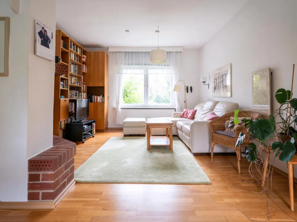 Berlin: ab 1.10. mbl. Zimmer im Efh. 25qm, bis 3/27 zu vermieten,