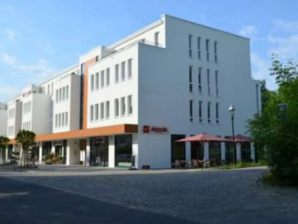 Schöne 4-Zimmer Wohnung in Hermsdorf, 137 qm, 2 Terrassen, Aufzug
