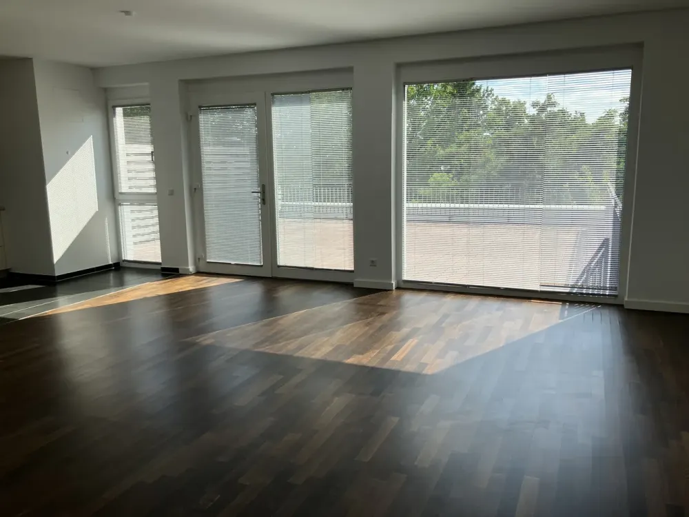 Schöne 4-Zimmer Wohnung in Hermsdorf, 137 qm, 2 Terrassen, Aufzug