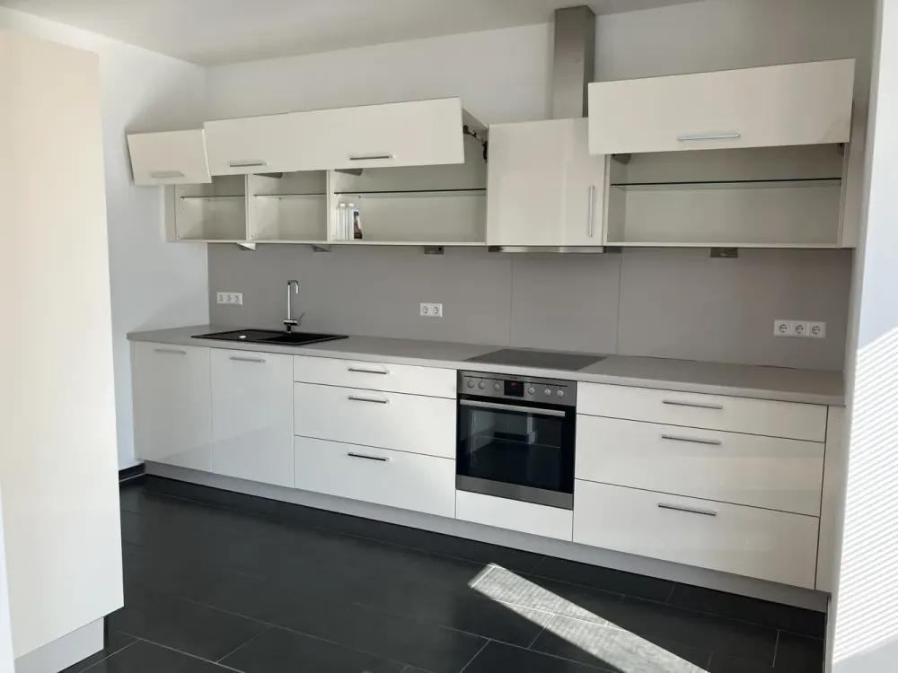 Schöne 4-Zimmer Wohnung in Hermsdorf, 137 qm, 2 Terrassen, Aufzug