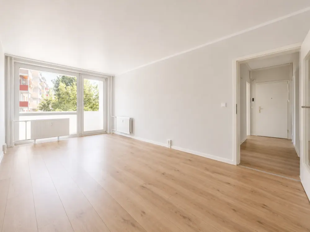 Neu Sanierte 4-RW * 1. OG * moderne EBK * Balkon * Tageslichtbad mit Wanne & WMA * zentral * TOP