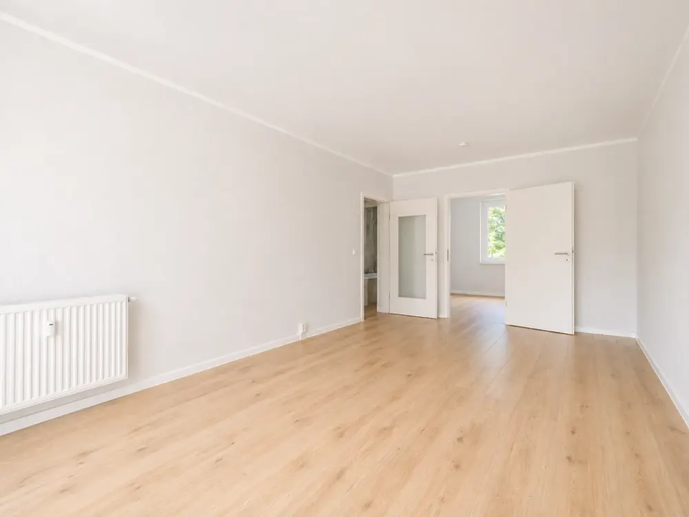 Neu Sanierte 4-RW * 1. OG * moderne EBK * Balkon * Tageslichtbad mit Wanne & WMA * zentral * TOP