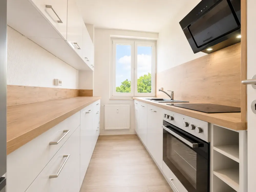 Neu Sanierte 4-RW * 1. OG * moderne EBK * Balkon * Tageslichtbad mit Wanne & WMA * zentral * TOP